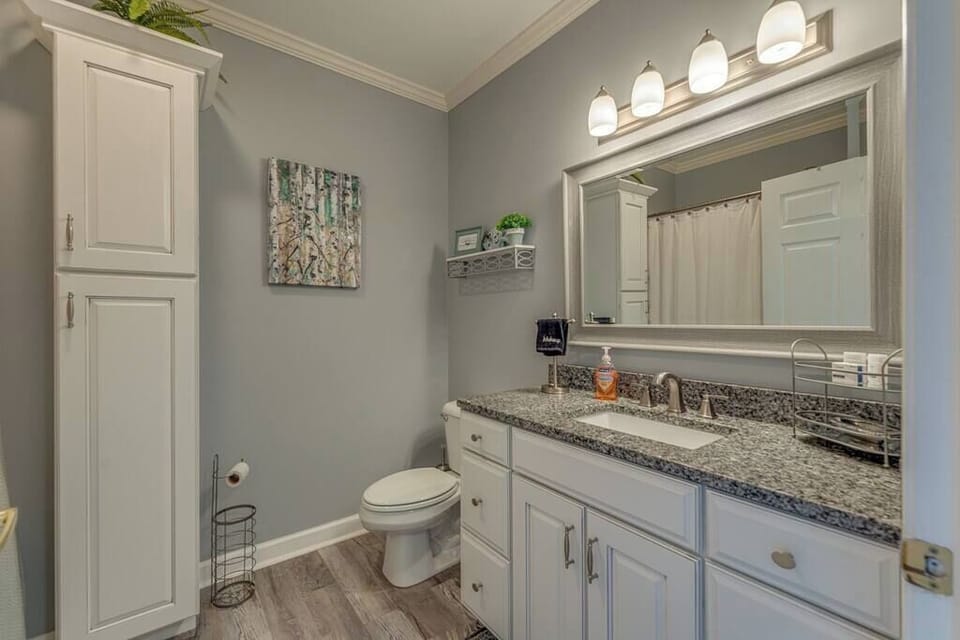 Full Bathroom