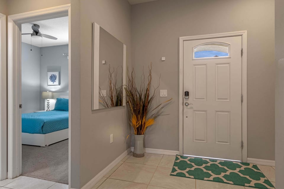 Bright entryway w/ clean lines & simple decor that sets a welcoming tone on arrival.