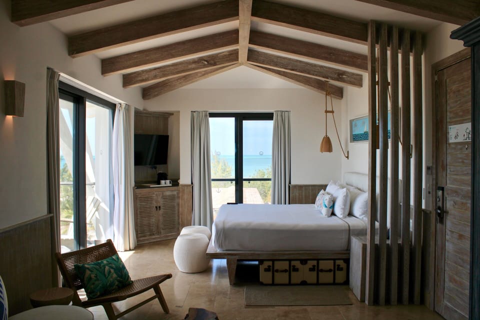 ROYAL Oceanview "Barefoot" Suite | Premium bedding, Select Comfort beds, free minibar, in-room safe