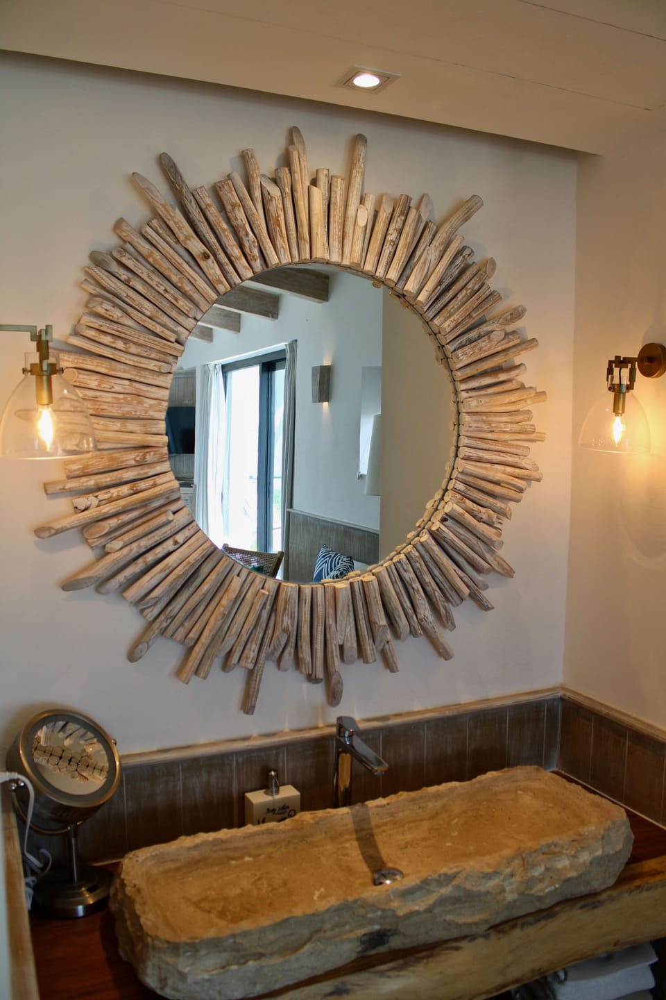 ROYAL Oceanview "Barefoot" Suite | Bathroom | Shower, rainfall showerhead, free toiletries, hair dryer