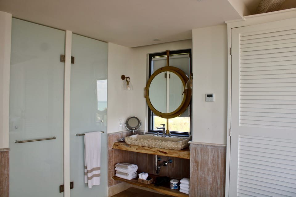 Oceanview Barefoot Suite | Bathroom | Shower, rainfall showerhead, free toiletries, hair dryer