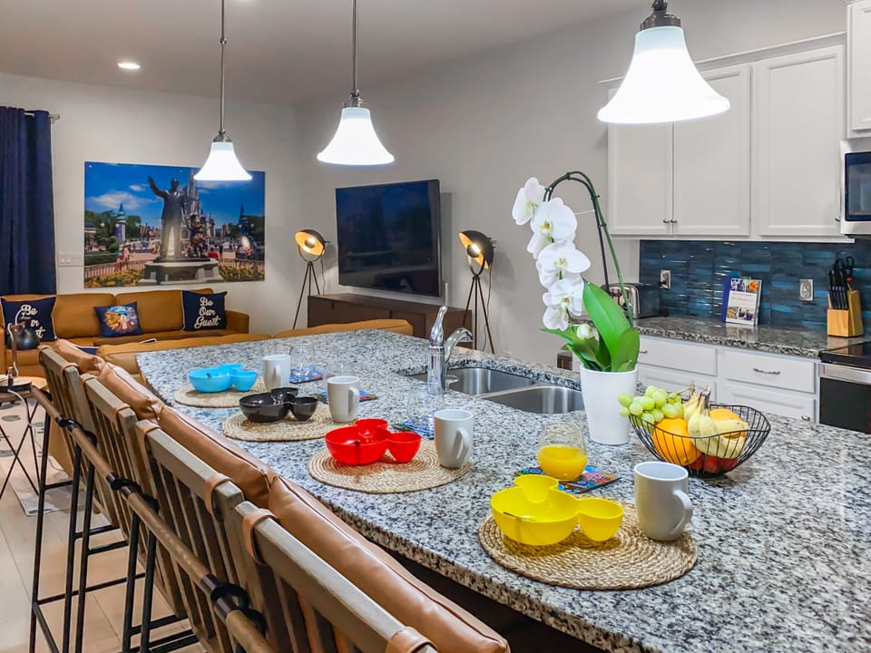 There's additional seating around the island - nothing beats vacation breakfast!
(food and beverage is for a visualization only)