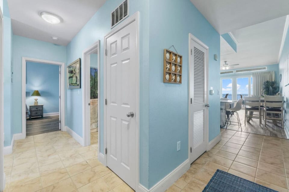 Hallway/Entrance into the Condo