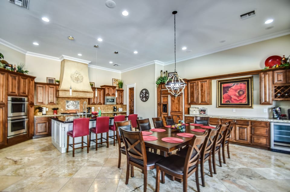 Dining Room Area with Plenty of Seating