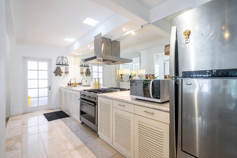 Family Villa | Private kitchen | Fridge, microwave, oven, cookware/dishes/utensils