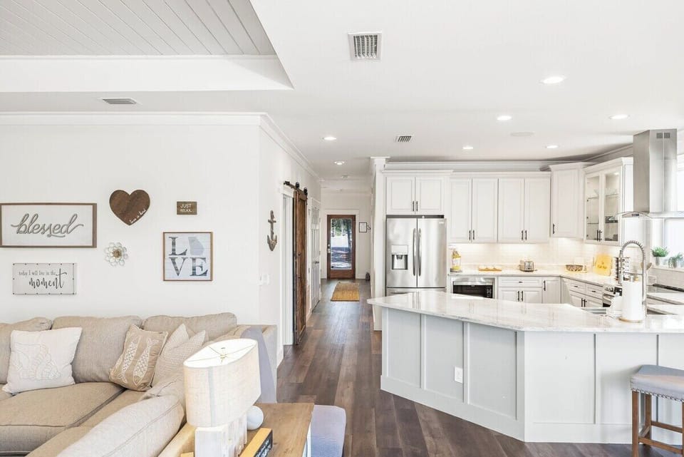 Large Open Concept Floor Plan