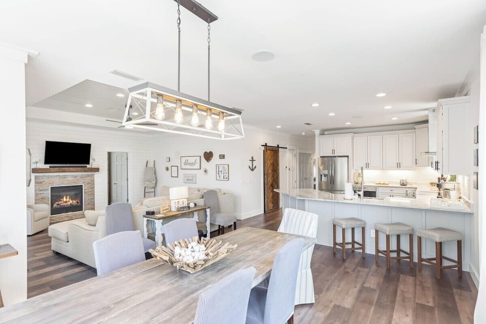 Large Open Concept Floor Plan