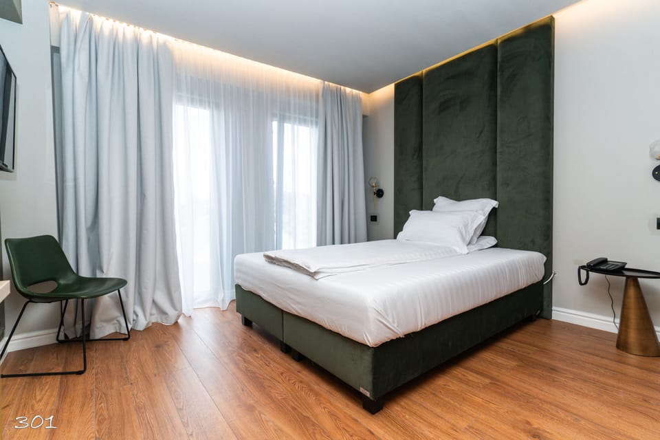 Premium bedding, in-room safe, desk, soundproofing