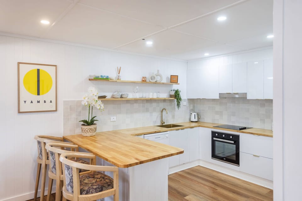 Bimbajong Yamba - Coast accommodation in Yamba town with Ocean views - Downstairs fully equipped kitchen with ocean views