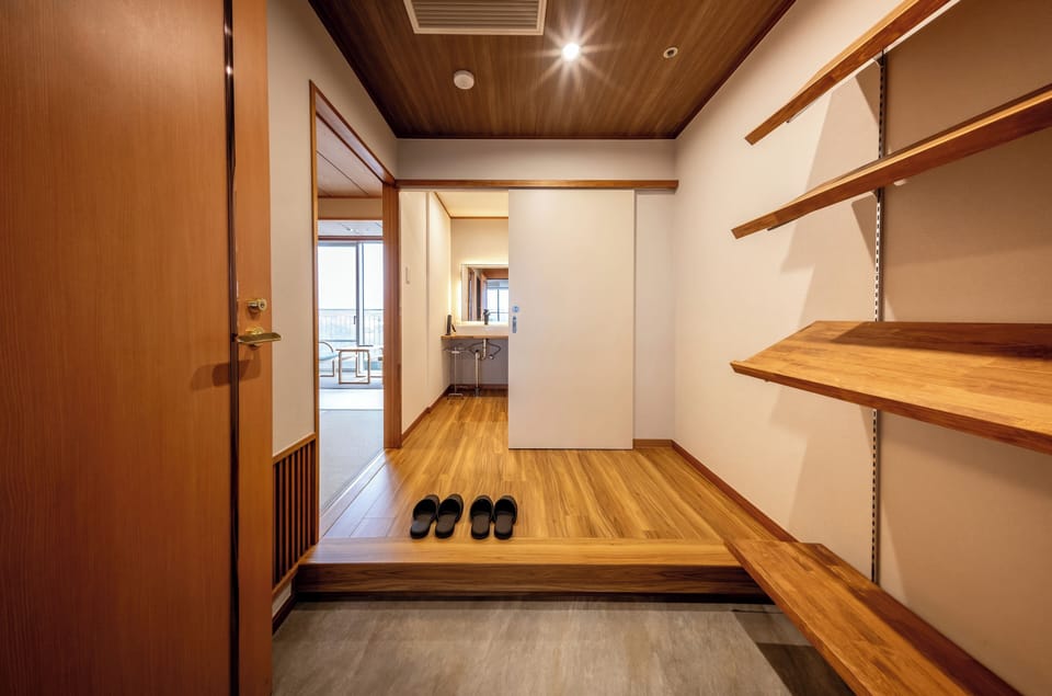Traditional Room with shower | In-room safe, iron/ironing board, free WiFi, bed sheets