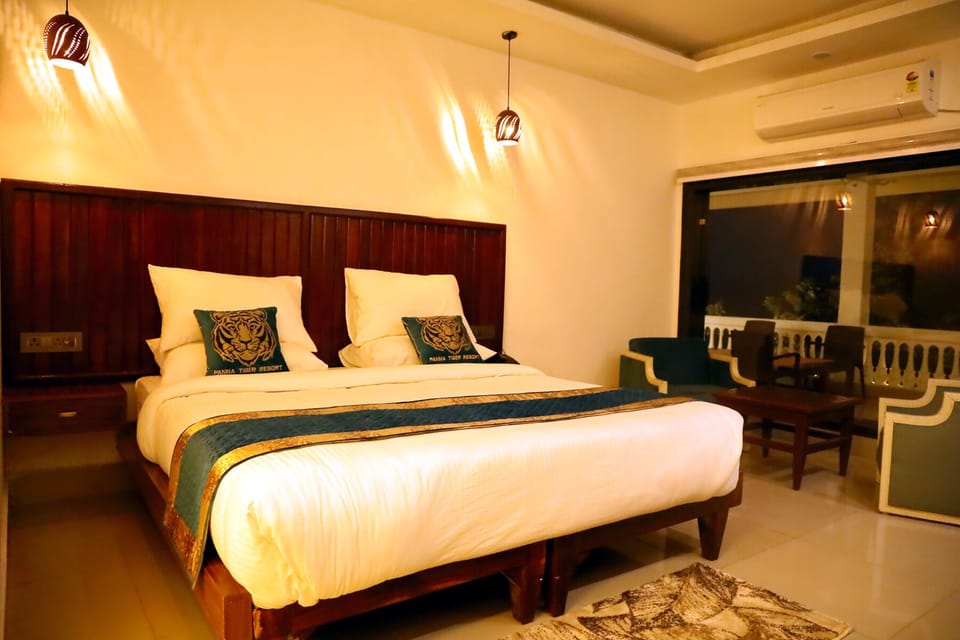 Suite Room | Egyptian cotton sheets, premium bedding, down comforters