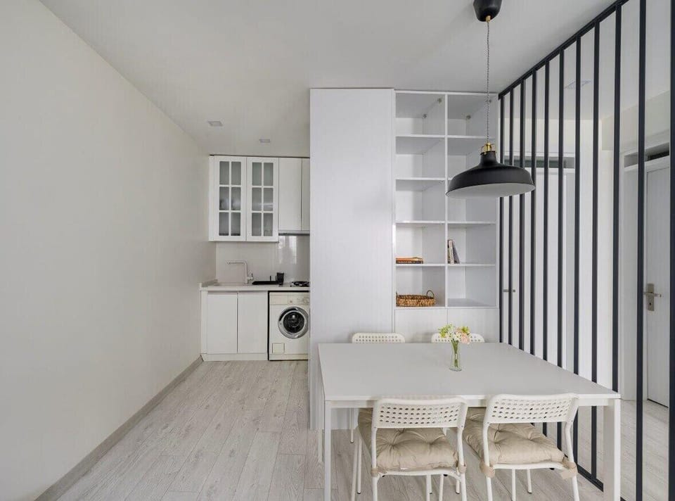 Kitchen and dining table