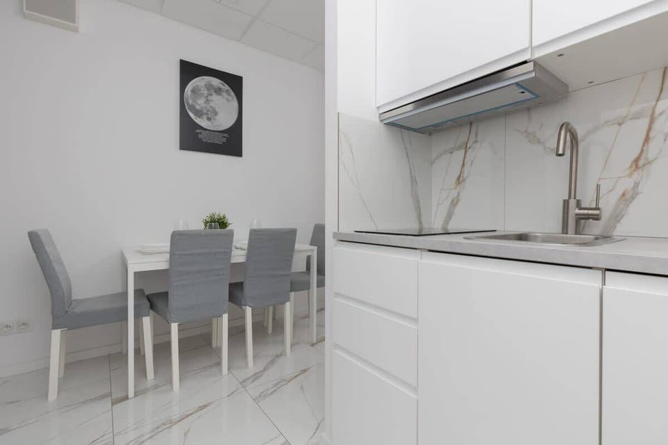 Modern, fully equipped kitchenette. 