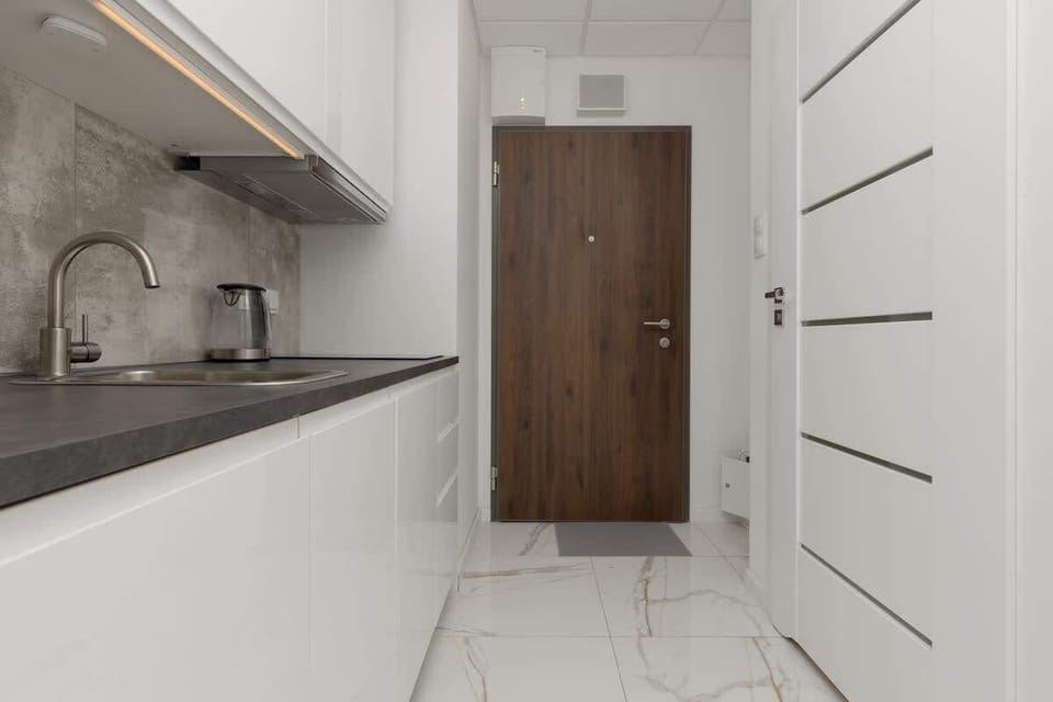 Modern, fully equipped kitchenette. 