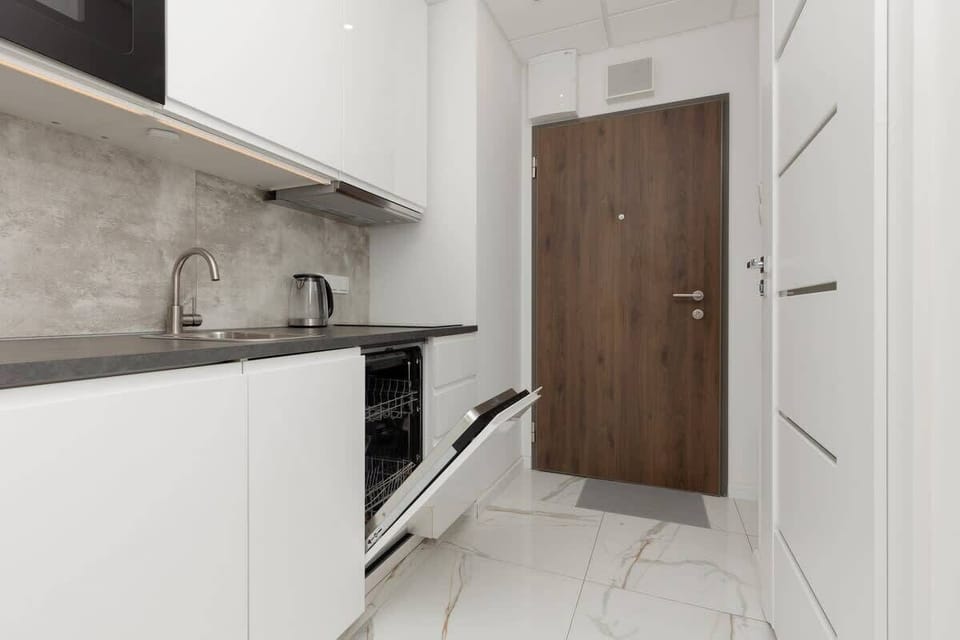 Kitchenette with plenty of kitchen utensils and dishes. 