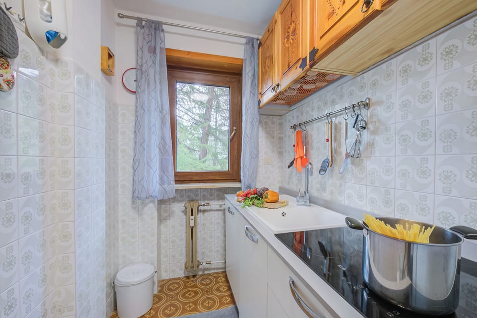Family Apartment, Multiple Bedrooms (Appartamento 7 Bello Mountain View) | Private kitchen | Fridge, microwave, stovetop, dishwasher
