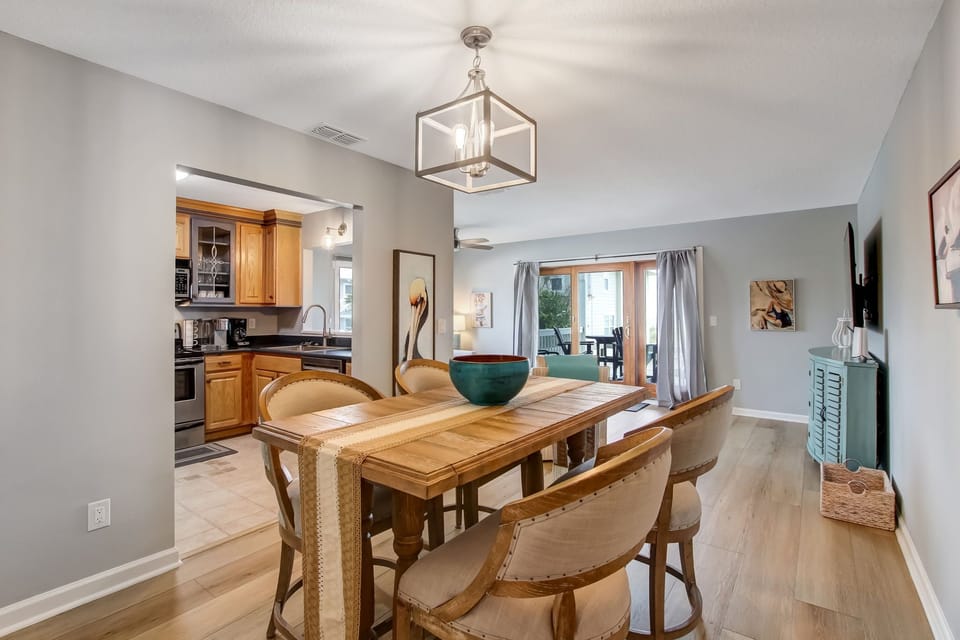 Dining Space with Table Seating for 4