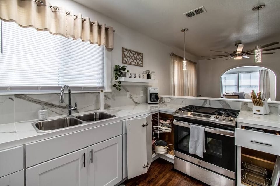 Full Kitchen