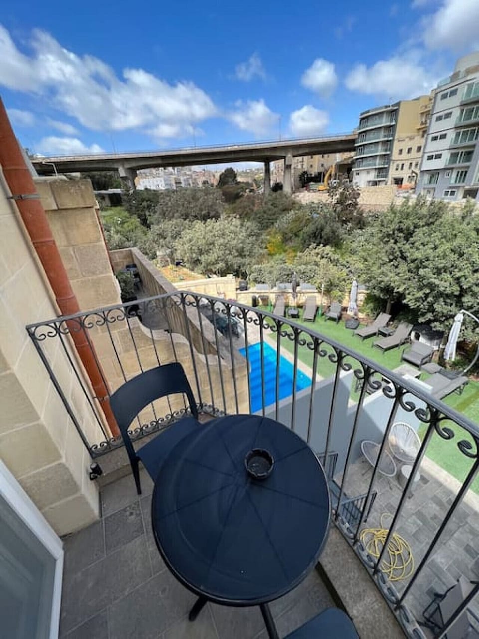 balcony