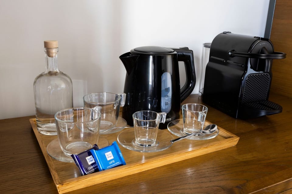 Standard Room | Minibar, in-room safe, desk, laptop workspace