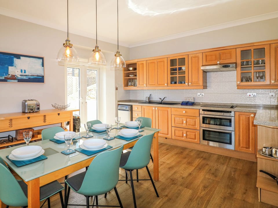 Cottage | Private kitchen | Fridge, dishwasher, electric kettle, toaster