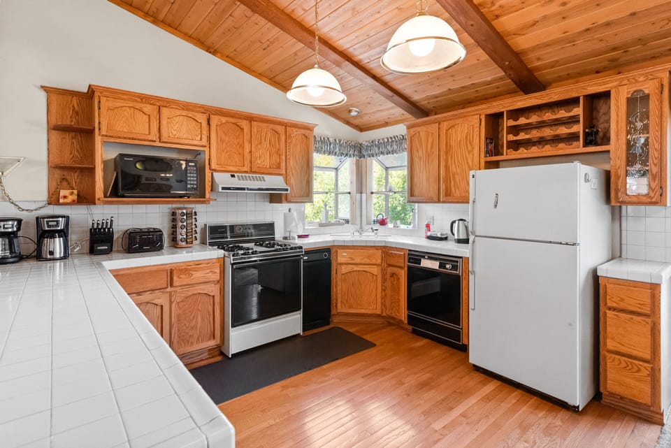 Kitchen - Full Kitchen with all the necessary amenities