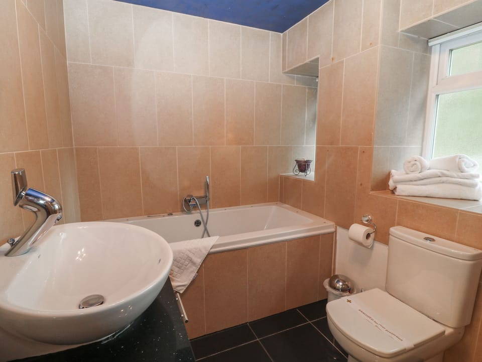 Flat 5 Fairwinds Cottage in Poole