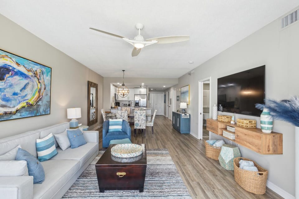 22 Via De Luna Dr 1504- Living room