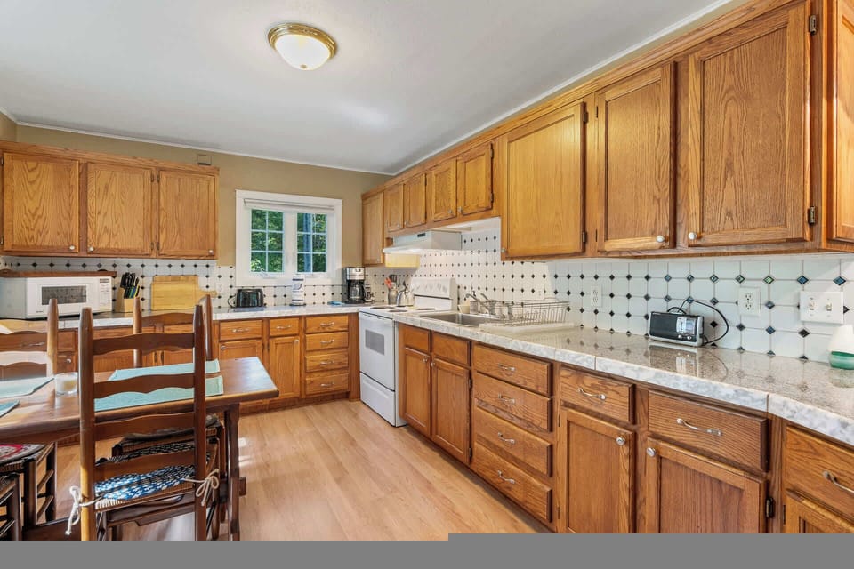 Fully-stocked kitchen enables guest to feel like they are at home