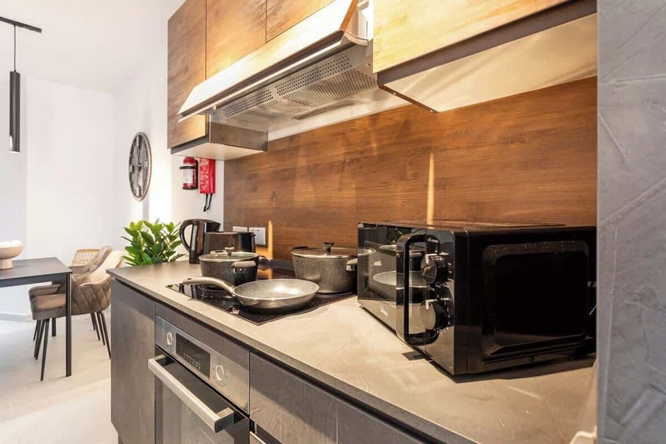 The Full Kitchen - Indulge in culinary delights after a day of Maltese exploration. Create flavorful memories in our fully-equipped kitchen
