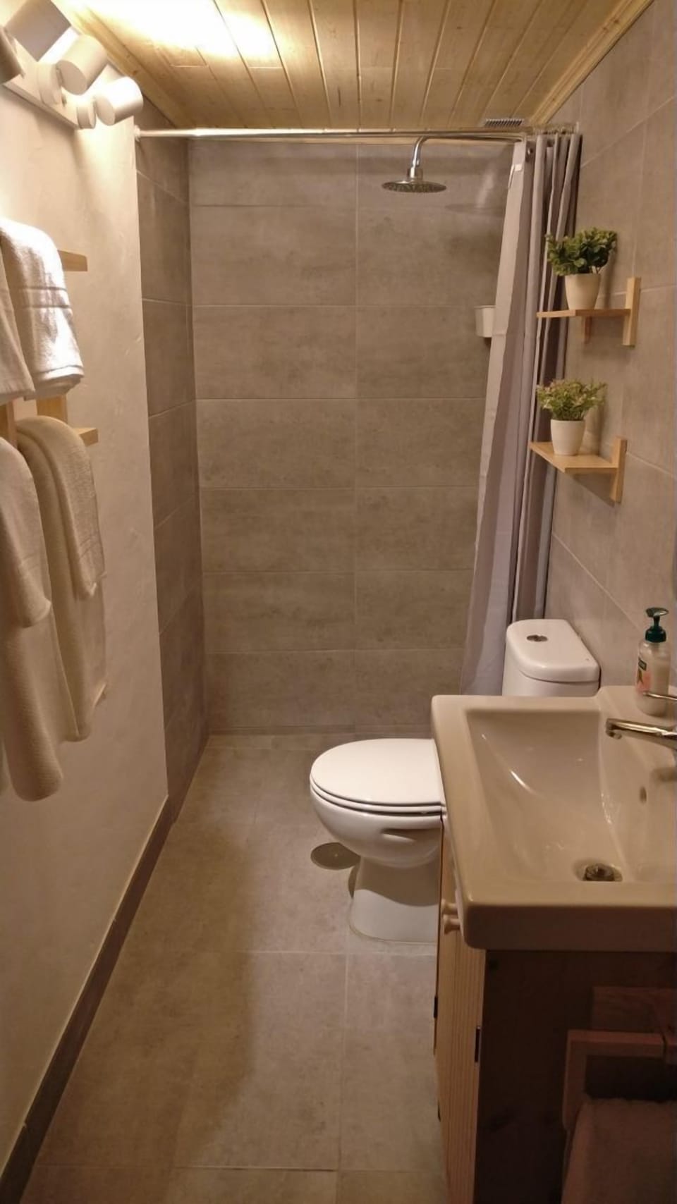Refresh and rejuvenate in our modern bathroom oasis – where every day begins and ends with a touch of luxury. #PamperYourself #RelaxAndUnwind