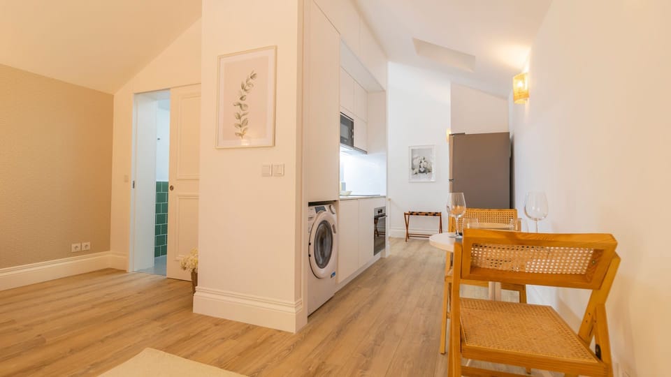 Discover the joy of culinary creativity in our compact yet fully equipped kitchenette. Whip up delicious meals, brew your morning coffee, and savor the flavors of your travels right here. #airbnb #lovelystay