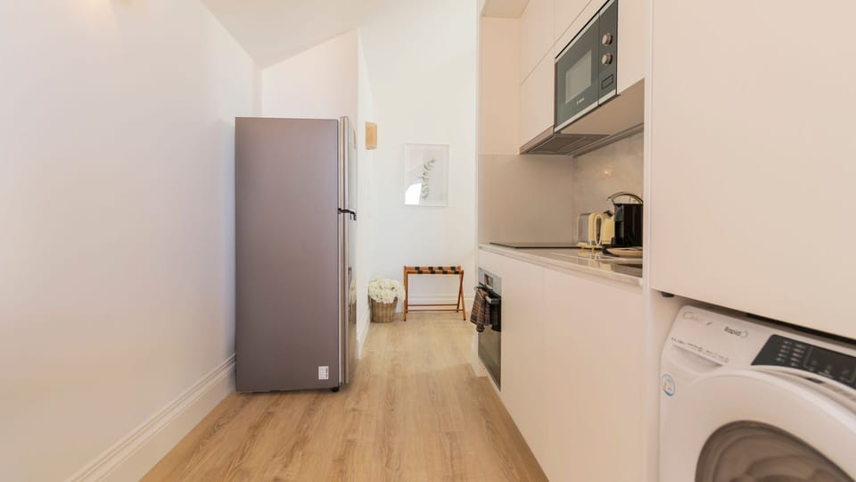 Discover the joy of culinary creativity in our compact yet fully equipped kitchenette. Whip up delicious meals, brew your morning coffee, and savor the flavors of your travels right here. #airbnb #lovelystay