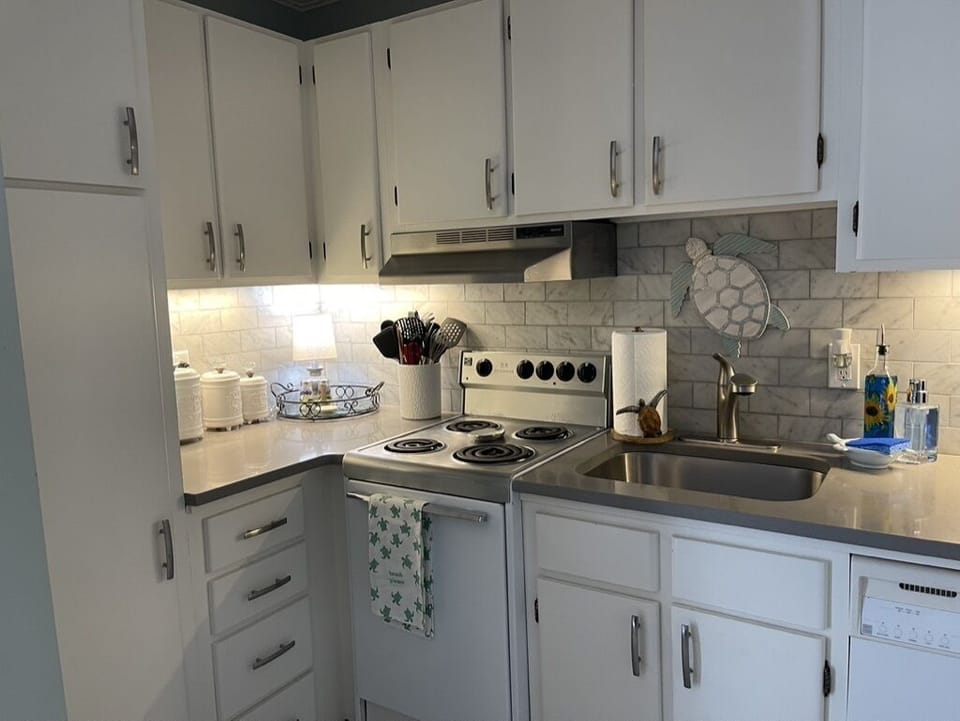 Small but quaint kitchen with everything you should need. You will feel at home.