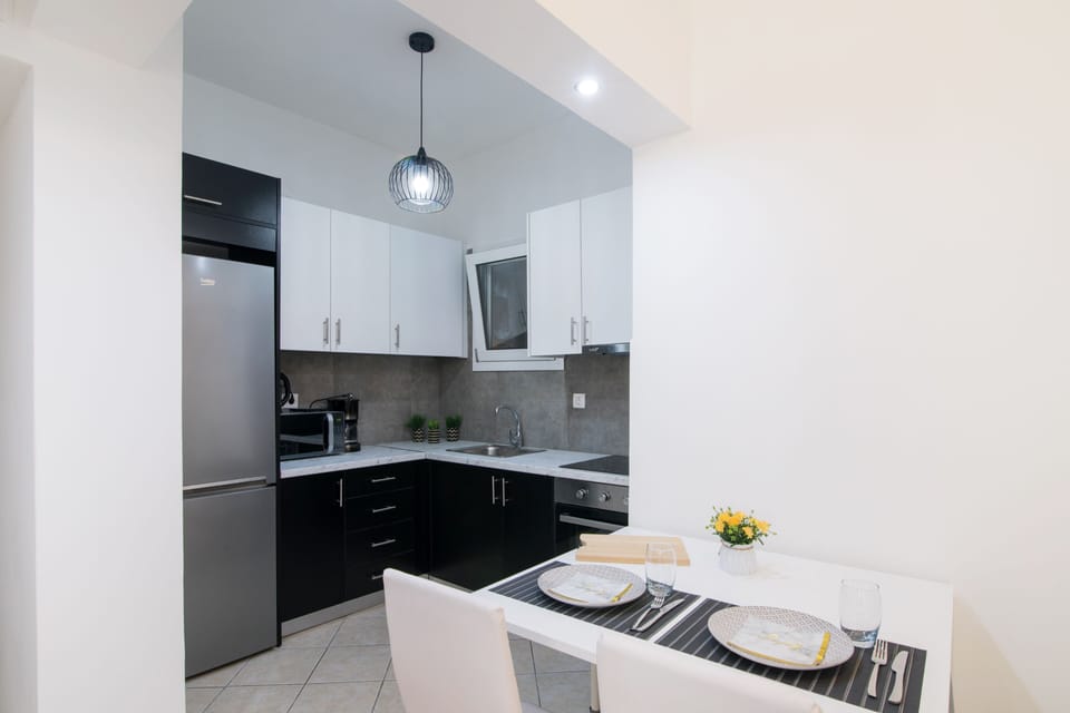 City Apartment, 2 Bedrooms | Private kitchen | Full-size fridge, microwave, oven, stovetop
