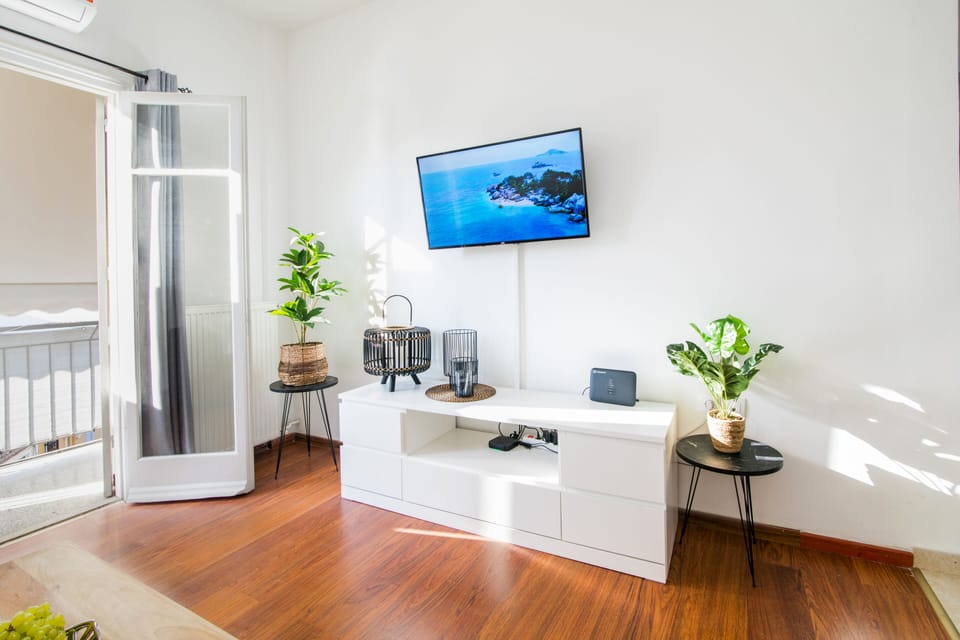 City Apartment, 2 Bedrooms | Living area