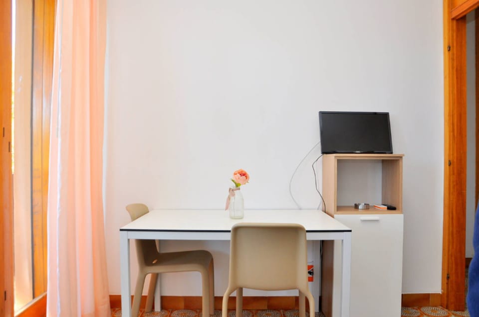 Apartment, 1 Bedroom, Balcony, Garden View | Living room