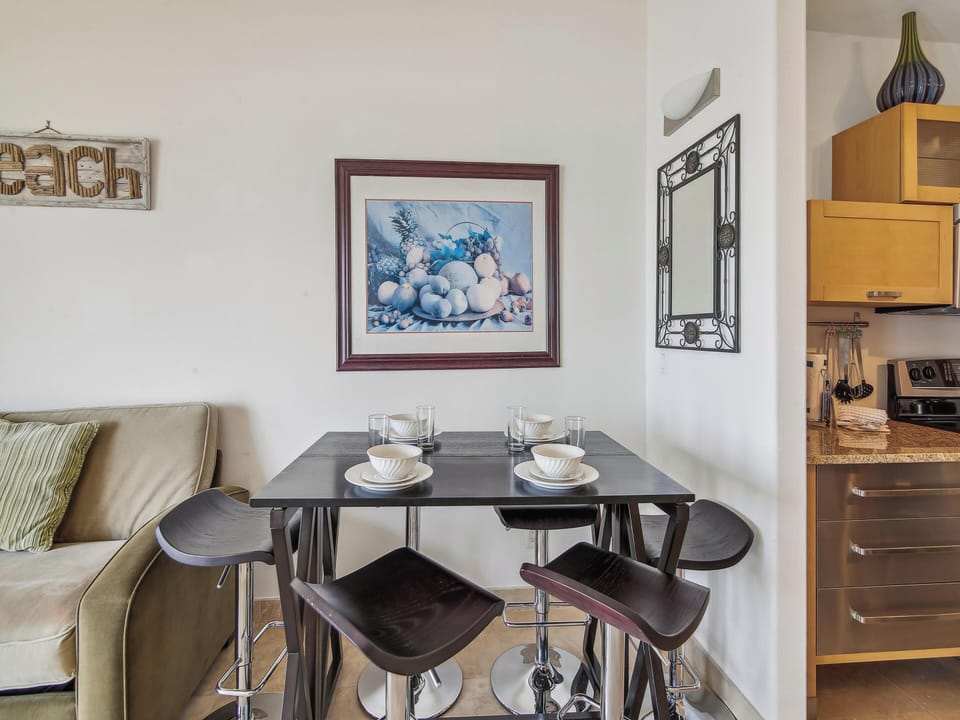 Condo (3 Bedrooms) | Property amenity