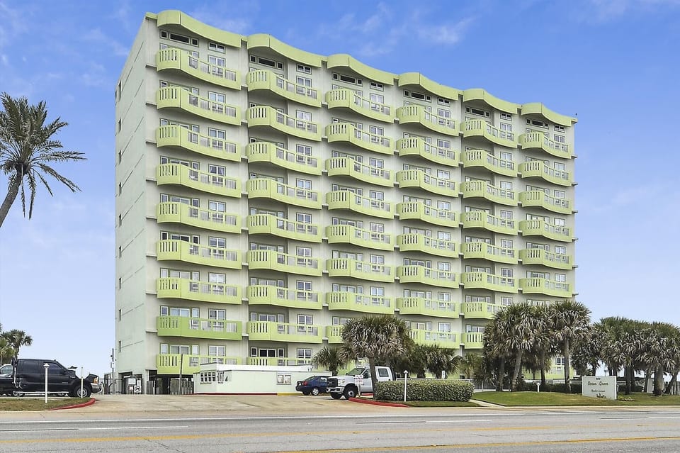 Condo (3 Bedrooms) | Property amenity