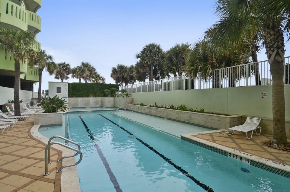Condo (3 Bedrooms) | Property amenity