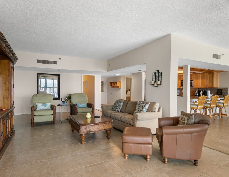 Condo (3 Bedrooms) | Property amenity