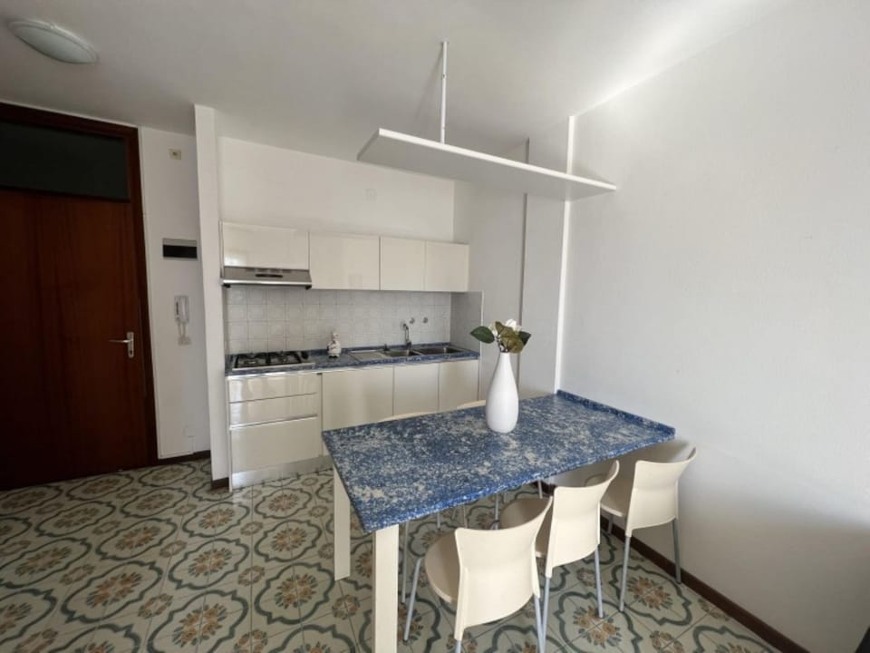 Apartment, 1 Bedroom, Smoking, Balcony | Interior