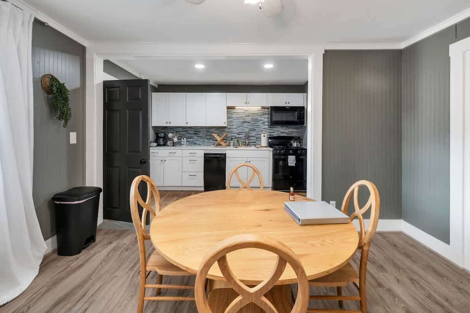 Dining room in unit 1
