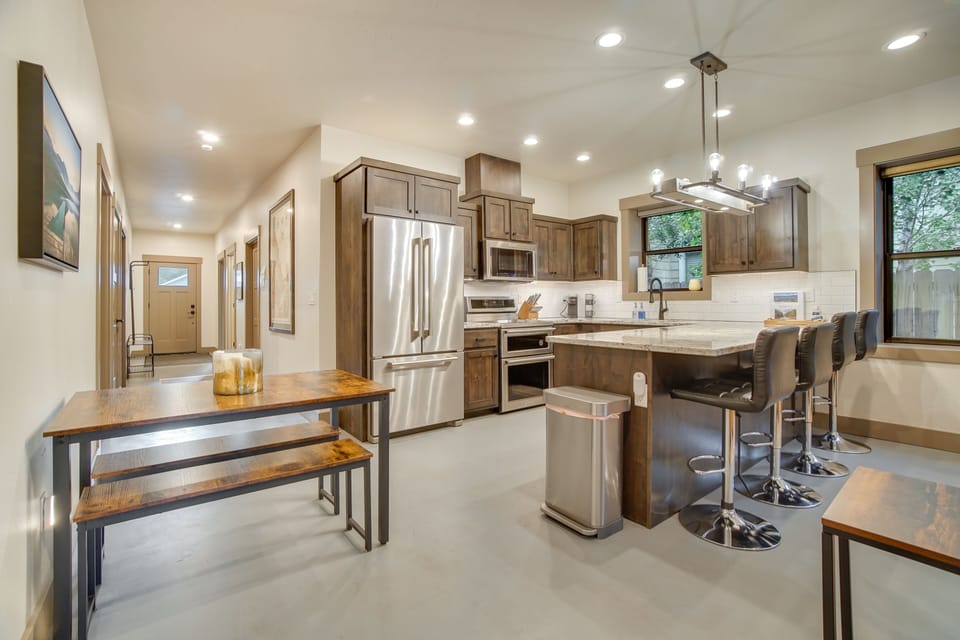 Dining Area & Kitchen | Keurig | Toaster