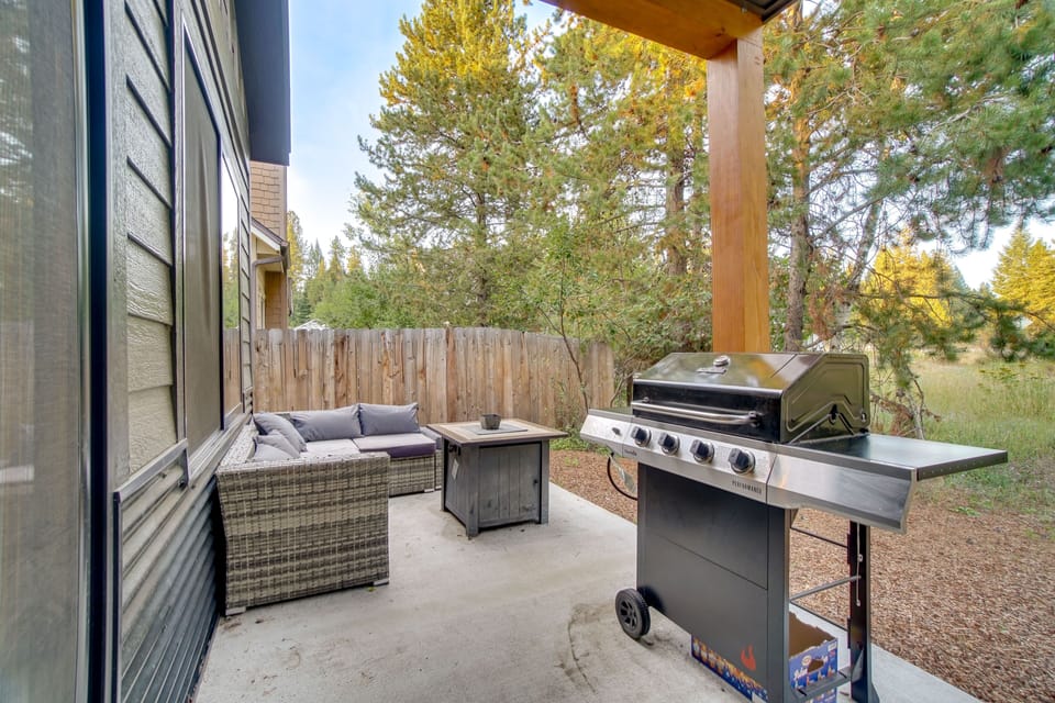 Private Patio | Gas Grill | Fire Pit (Gas)