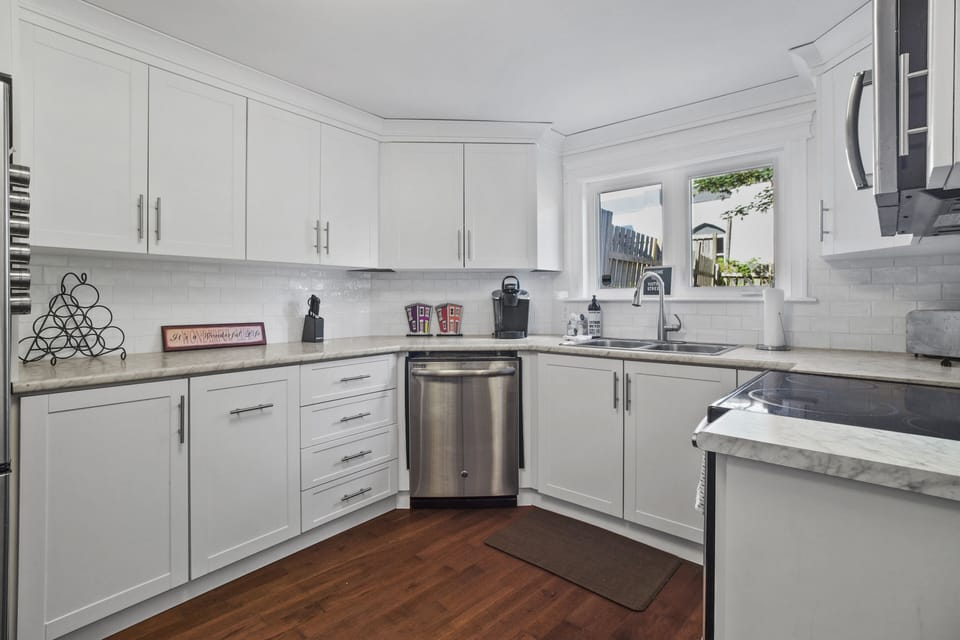 Fully equipped kitchen charm from every angle. 🍽️ #HomeAwayFromHome