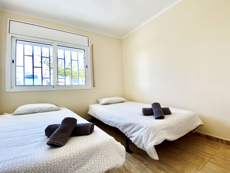 Twin bedroom