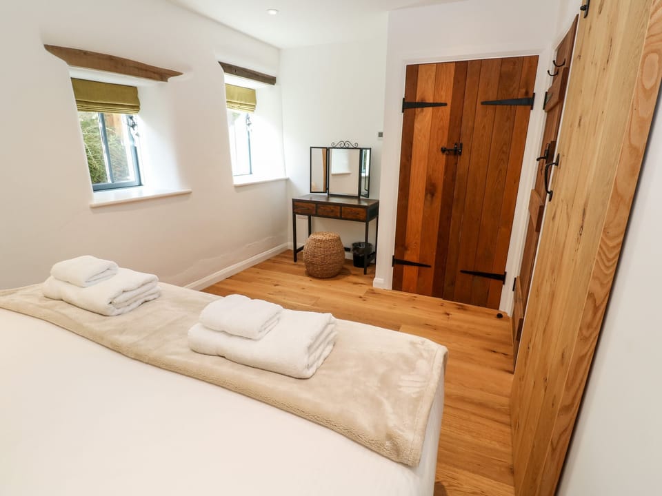 2 bedrooms, individually decorated, individually furnished, free WiFi