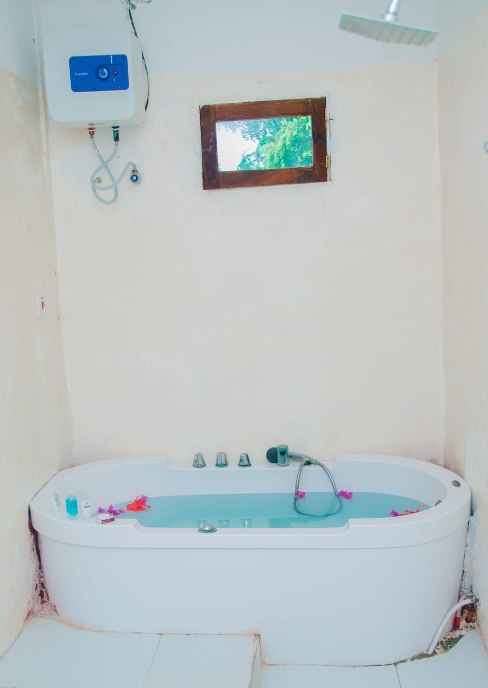 Free toiletries, soap, shampoo, toilet paper