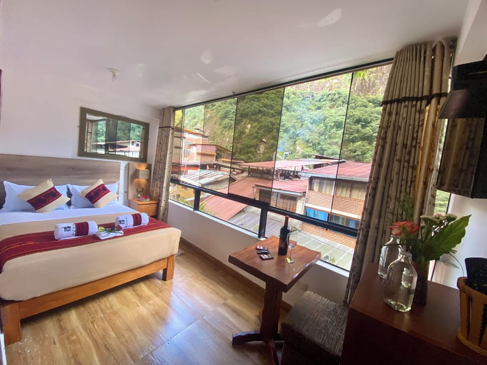 Comfort Room | WiFi (free), individually decorated, bed sheets